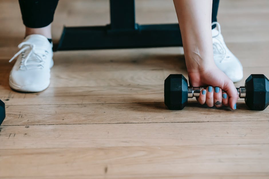 Enhancing Grip and Protecting Hands: Weight Lifting Gloves & Supports